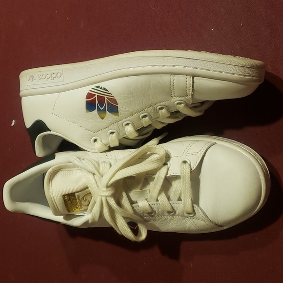 Adidas leather tennis shoes LIKE NEW white with rainbow colored Adidas logo - Picture 2 of 5